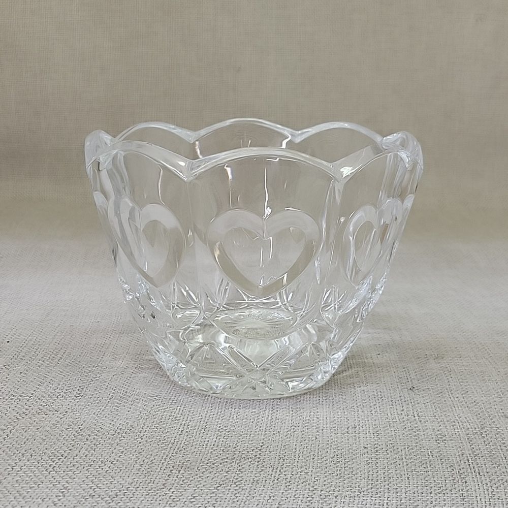 ‎Vintage Crystal Glass Heart Pattern Scalloped Edge Bowl Candy Dish